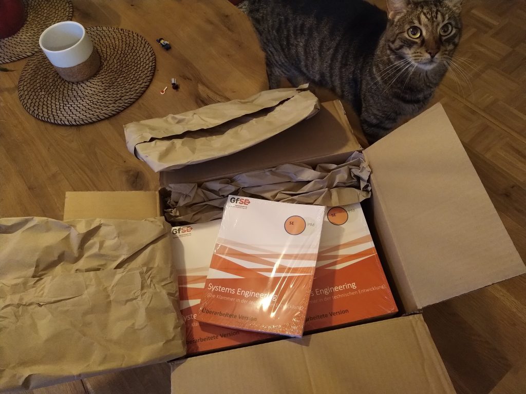 Neues Buch mit Katze